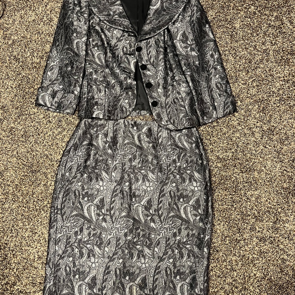 Elegant Black and Gray Women's Skirt Set